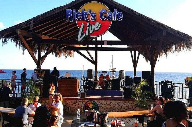 3 to 5 Hour Private Herbal Tour Shopping and Dinner at Ricks Cafe - Who Will Enjoy This Combination