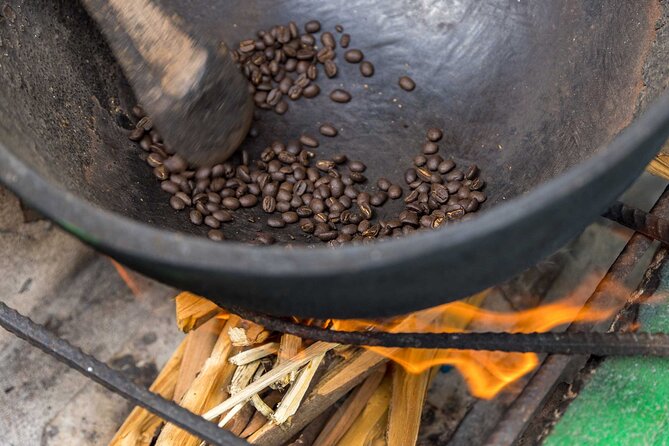 4-Hours Bike, Hike & Waterfall Tour in Blue Mountain with Lunch and Pick Up - Coffee, fruit, and the ride toward the trail