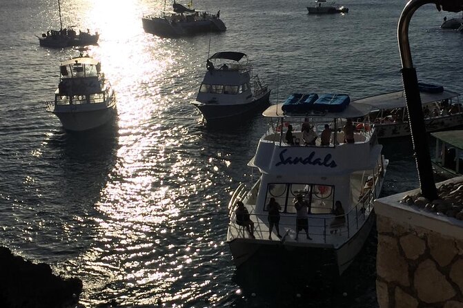 4 Hours Party Boat Catamaran Cruise in Negril - The deep-sea snorkeling stop
