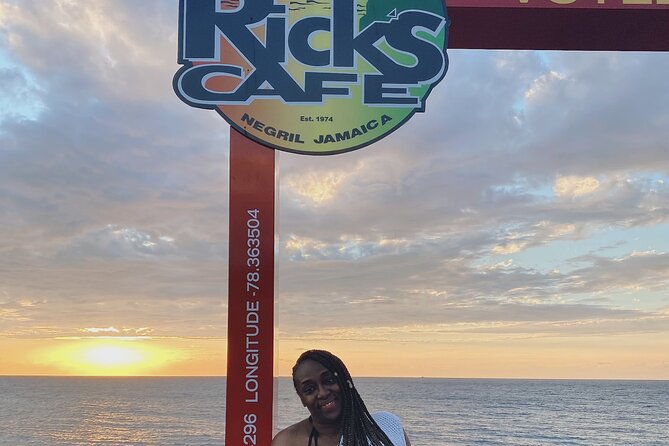 7 Mile Beach and Rick's Cafe Private Tour - Sunset and reggae at Rick’s Cafe