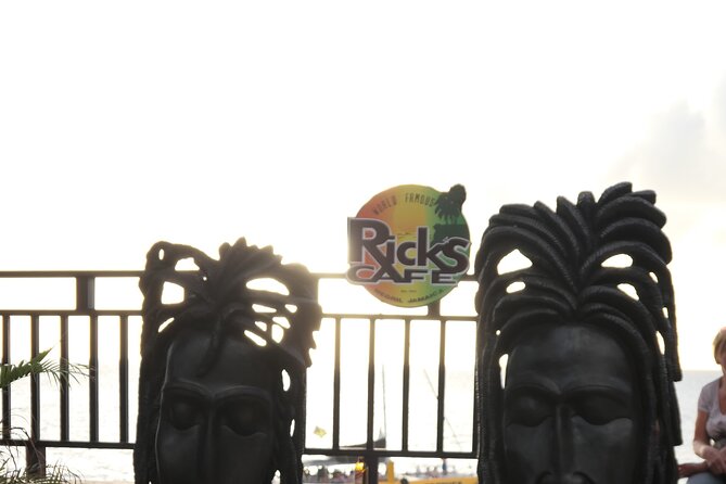 7 Mile Beach & Ricks Cafe with free Shopping experience - Why the private format changes the day