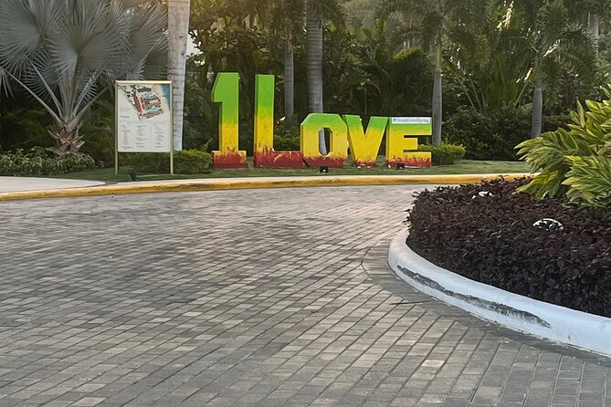 Airport Private Round Trip Transfer - The Ride to Your Jamaican Destination