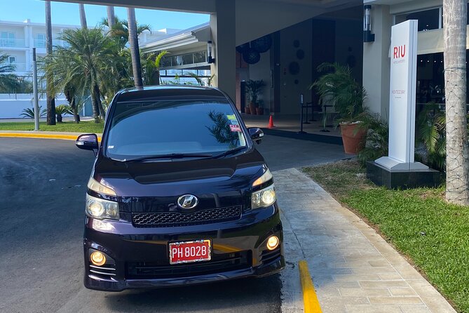 Airport Round-Trip Transfers To Negril From Sangster’s International Airport - Finding your driver outside Sangster International Airport