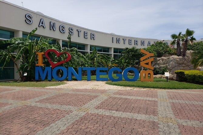 Airport Transfer Montego Bay: Riu Montego / Reggae / Palace - A five-minute ride that gets your Jamaica holiday moving