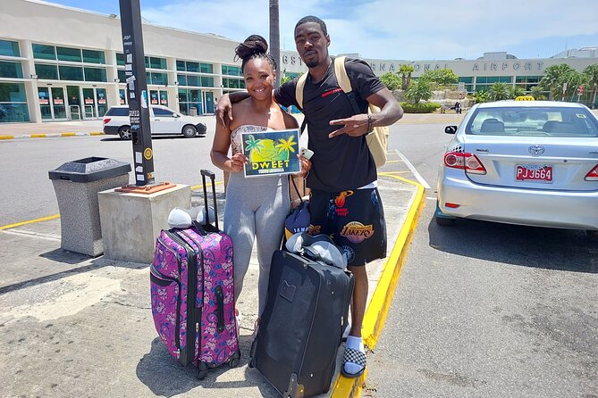 Airport Transfer Montego Bay: Riu Montego / Reggae / Palace - Loading bags, cooling off, and heading straight to the resort