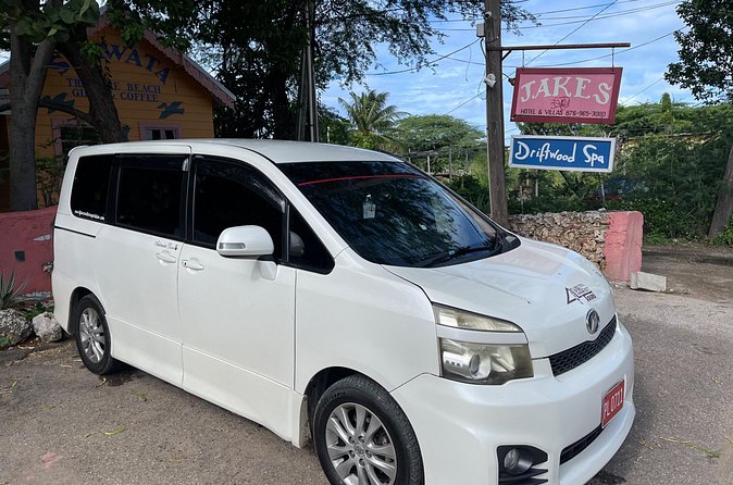 Airport Transfer To Negril - The scenery and local context between Montego Bay and Negril