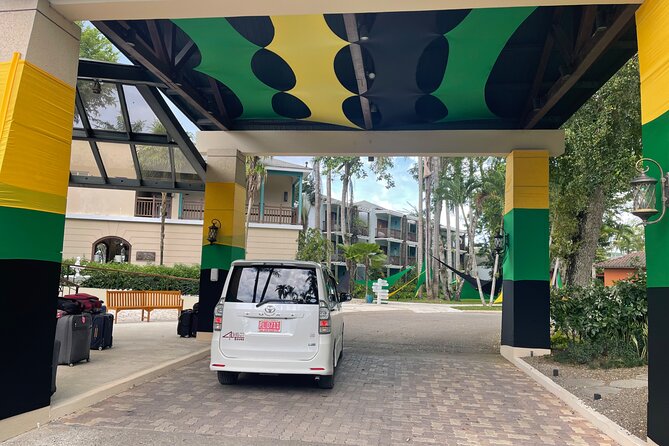 Airport Transfer to Negril - What happens outside the arrival hall