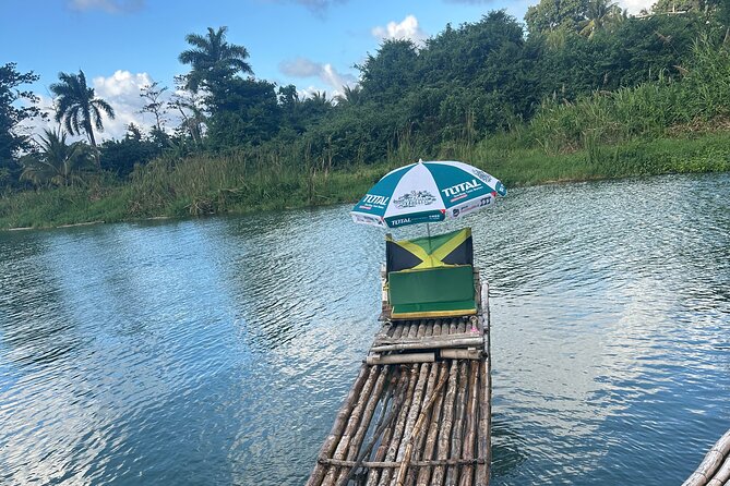 Bamboo rafting on the great river -Transportation only - Local stories instead of a rushed ride