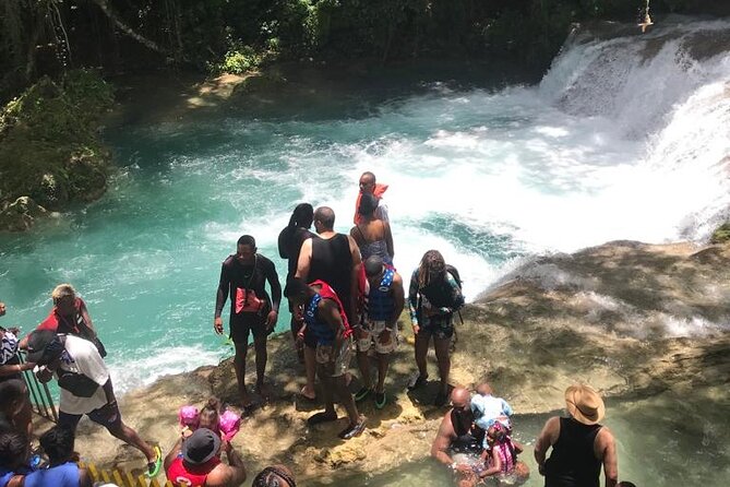 Blue Hole and Dunn's River Adventurous and hiking waterfalls from Ocho Rios - The driver can shape the day