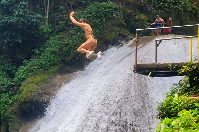 Blue Hole and Dunn's River Falls Ocho rios - Pickup, driving, and the role of the guide