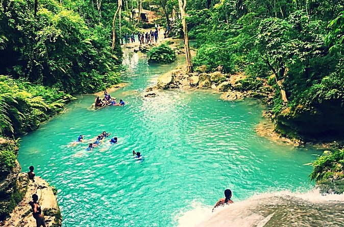 Blue Hole and Horseback Riding and Shopping - A local guide and private coach make a difference