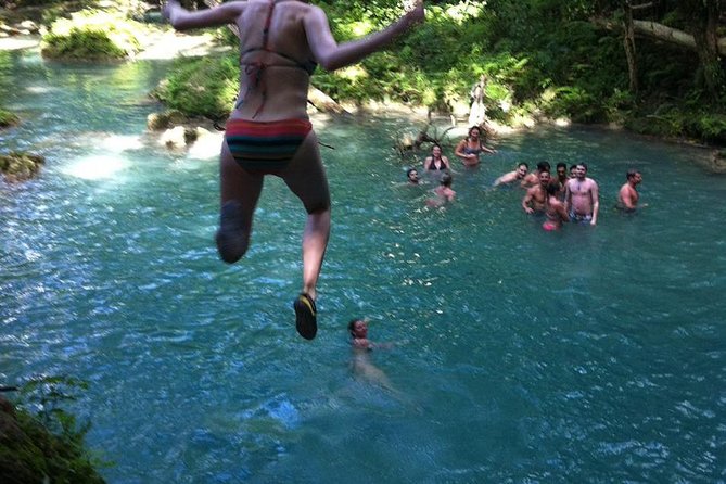 Blue Hole and River Tubing Combo Tour from Ocho Rios - How the guides affect the day