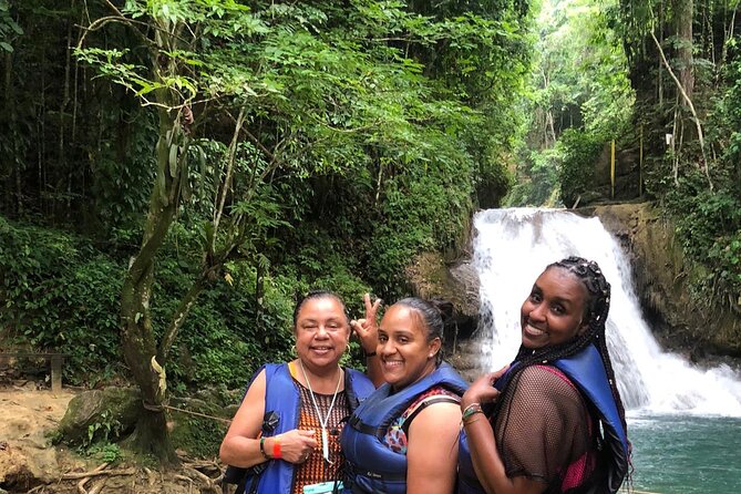 Blue Hole and Souvenir Shopping Ocho Rios (Transportation Only) - Key points at a glance