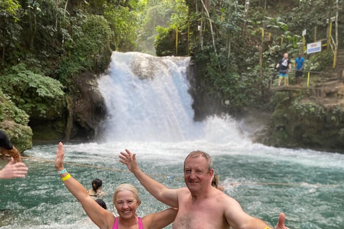 Blue Hole and Souvenir Shopping Ocho Rios (Transportation Only) - What the guide adds at the falls