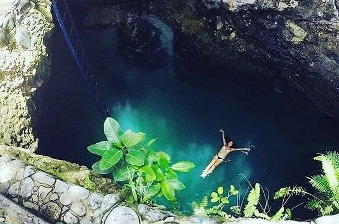 Blue Hole Mineral Spring and Rick's Cafe - Two hours at Rick’s Cafe
