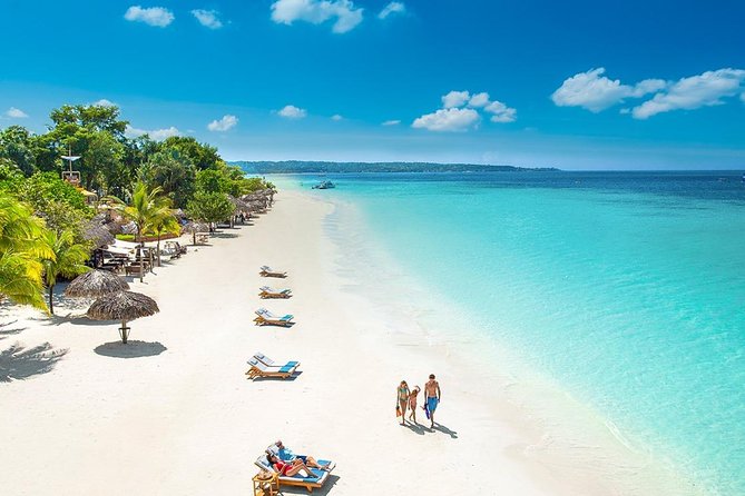 Blue Hole Mineral Spring, Ricks Cafe, 7 Mile Beach and Shopping Private Tour - Who will get the most from this Negril tour