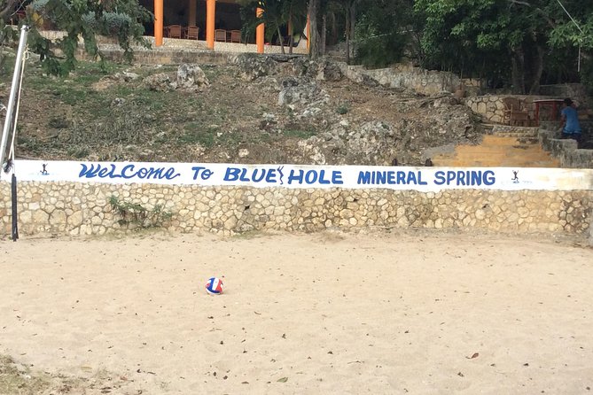 Blue Hole Mineral Springs, Rick's Café, and Shopping Combo Tour - Blue Hole Mineral Spring and the 22-foot choice