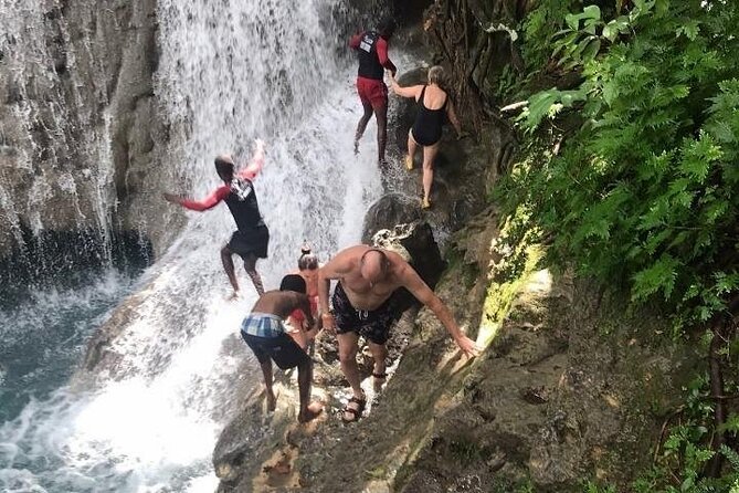 Blue Hole Secret Falls Private Tour - The drive and the value of a private vehicle