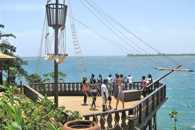 Bob Marley's Nine Mile Admission and Guided Tour from Montego Bay - Mt. Zion and the mountain air