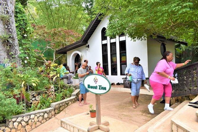 Bob Marley's Nine Mile Day-Trip w/Admission & Guided Tour from Grand Palladium - Ten minutes at Discovery Bay and Columbus Park
