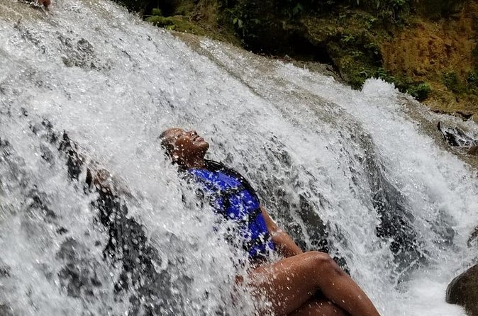 Chuck Norris Secret Falls/Blue Hole - The drive from Montego Bay to Ocho Rios