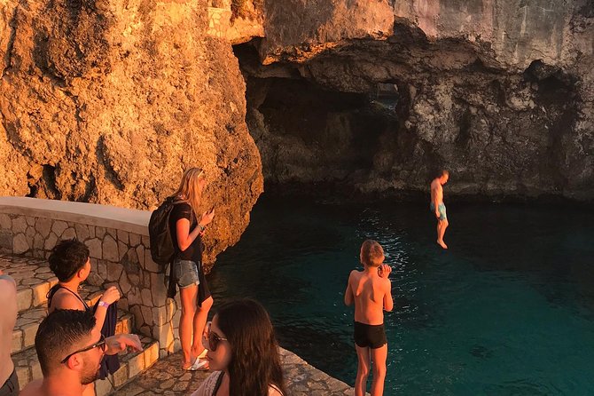 Cliff jumping and Sunsets - Sunset, food, and the social scene