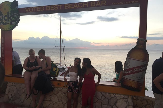 Cliff jumping and Sunsets - Two hours at Rick’s Cafe