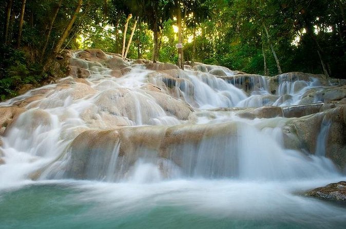 Day Trip to Dunn's River Falls from Montego Bay - Handling the vendors after the falls