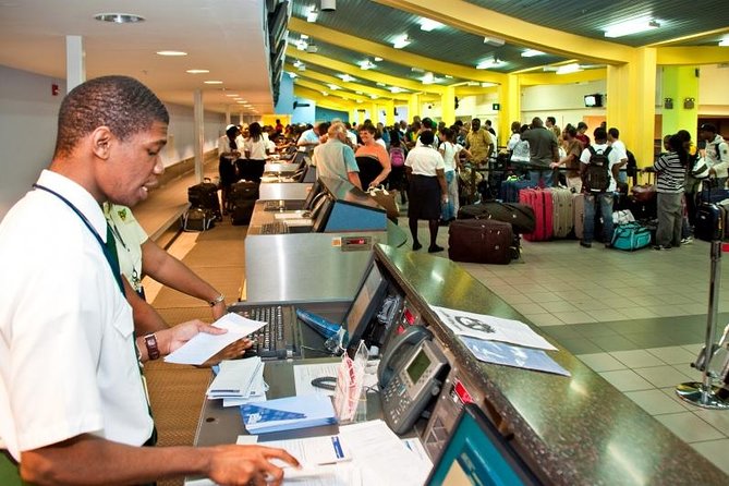 Departure Shuttle to Airport, Club Mobay Fast Track & VIP Lounge Combo - The Hotel Pickup: Wide Coverage, Shared Ride