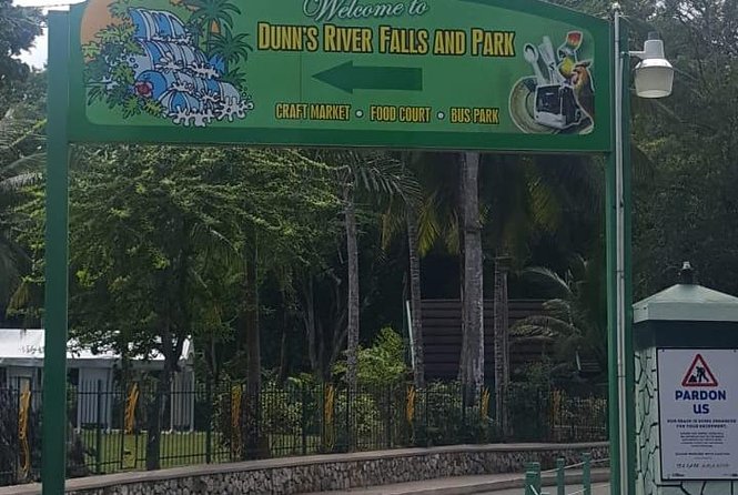 Dunn's River and Blue Hole Tour from Ocho Rios - Meeting Donovan in Ocho Rios