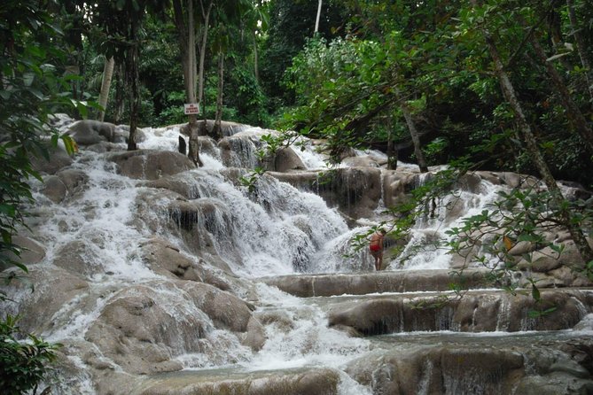 Dunns River Falls from Ocho Rios - The ride from Ocho Rios hotels and the cruise port