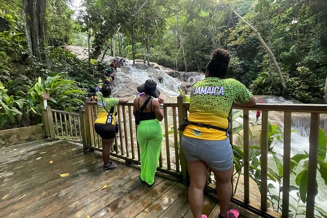 Exhilarating Dunn's River Falls Guided Tour from Ocho Rios hotels - The Ocho Rios shopping stop