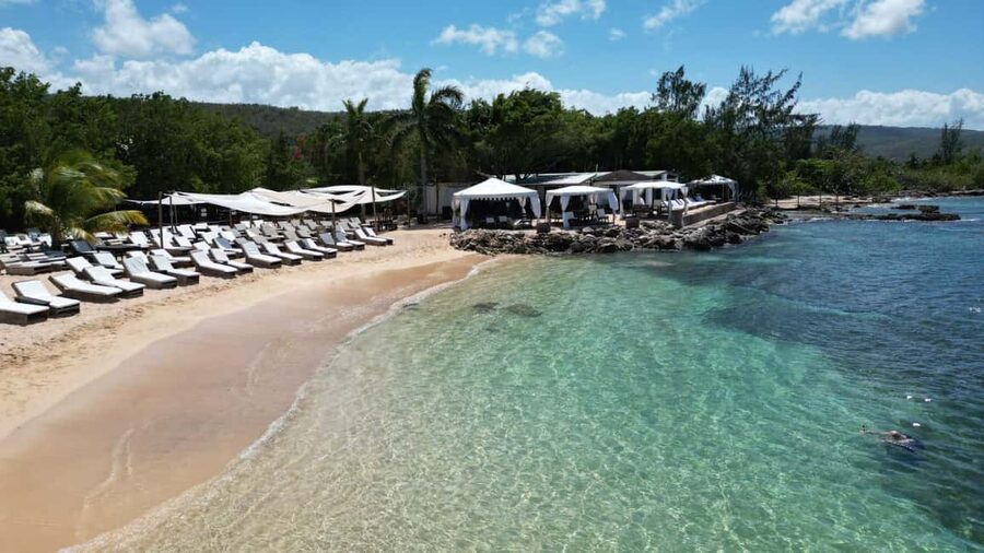 Falmouth: Bamboo Beach Club & Dunn's River Falls - Final verdict: active waterfall, easy beach finish