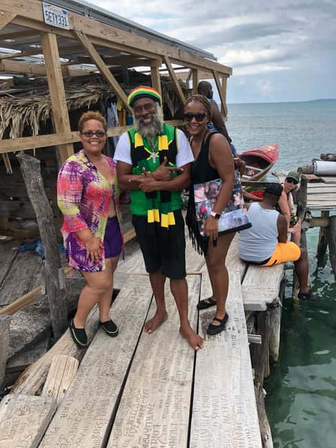 Floyd’s Pelican Bar, Ys Falls and Black River Safari Tour - Three Jamaican highlights in one long private day