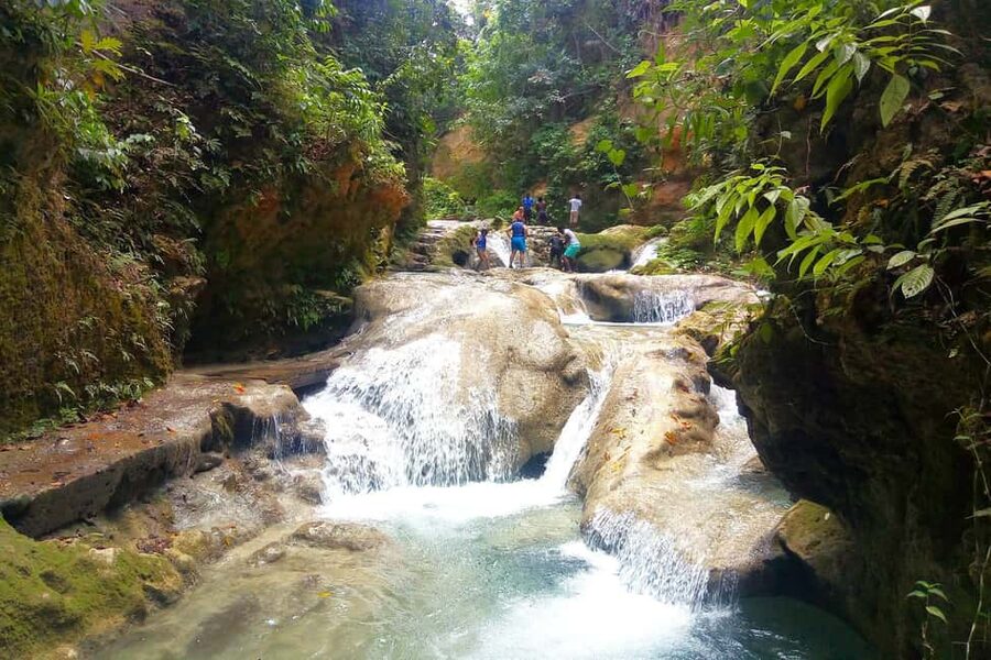 From Ocho Rios: Blue Hole Tour with Jamaican KFC Meal - Why timing can change the whole experience
