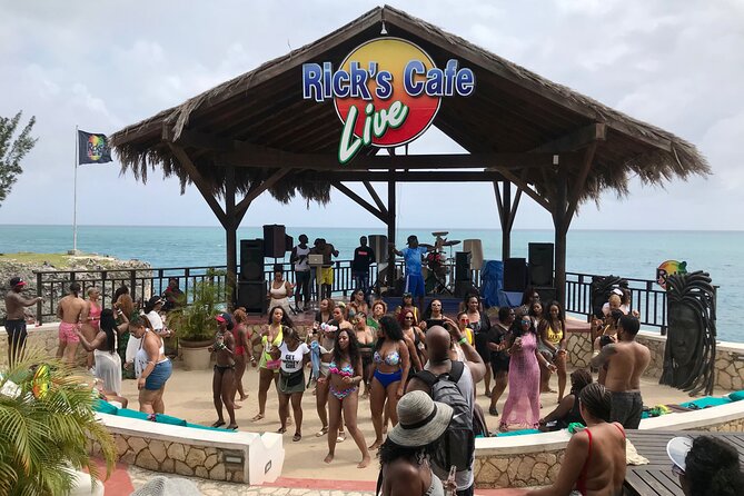 Full Beach Day Negril Beach & Rick Cafe - The drive to Negril with Jamaica Sun Fun Tours