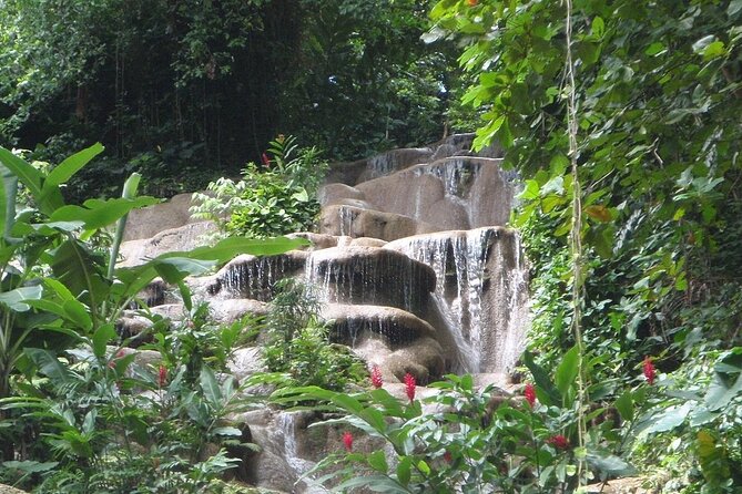 Fun tour for kids with River tubing and Konoko Falls - The White River tubing hour