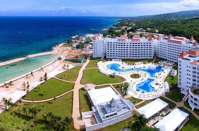 Grand Bahia Principe Hotel Airport Transfer - Meeting your driver after the flight