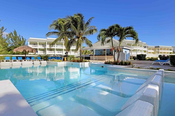 Grand Palladium and Lady Hamilton Private Airport Transfer - The arrival handoff at the resort