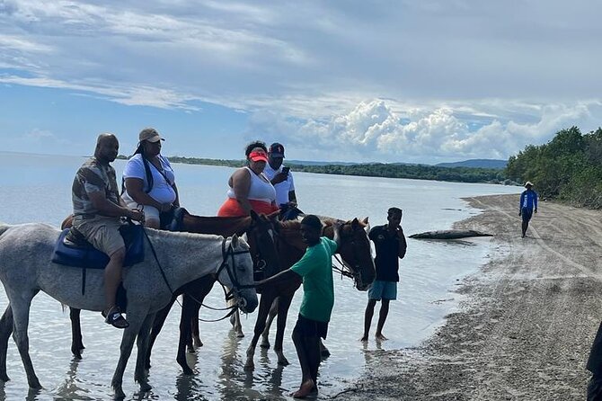 Horseback Riding in the Ocean from Ocho Rios & Runaway Bay - Packing for salt water, sun, and photos