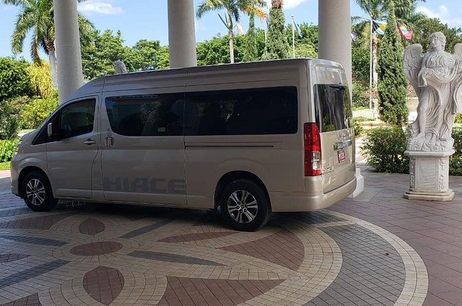 Hotel Riu Montego Bay Airport Shuttle Transfer - One-way or round-trip: choosing the right booking