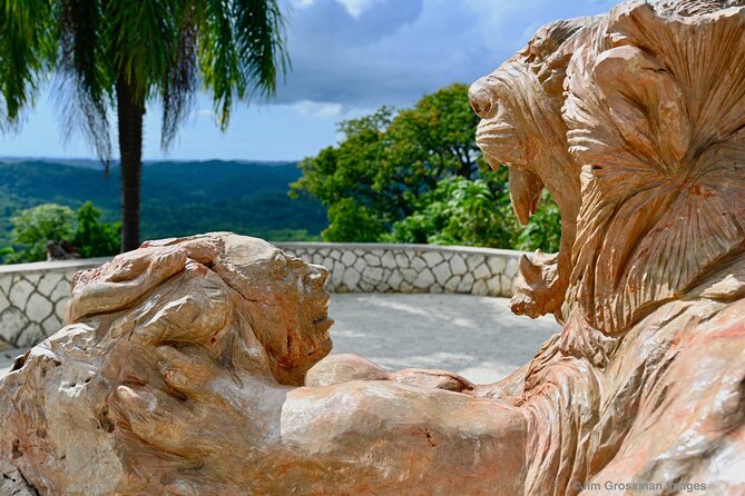 Jamaica Giants sculpture park, art galleries - Stone figures meet gardens and rainforest