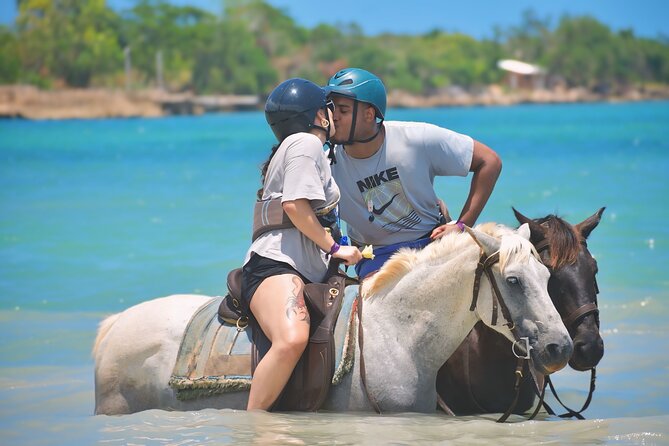 Jamwest Negril Zipline and Horseback Combo - Getting from your hotel to the park