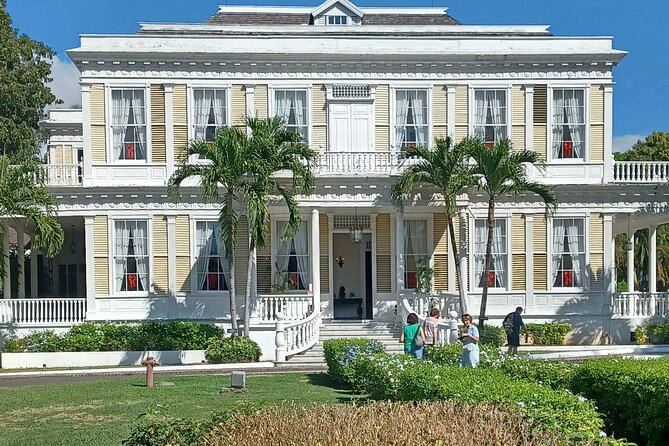 Kingston Day Trip From Ocho Rios - Downtown Kingston gives you a look at everyday Jamaica
