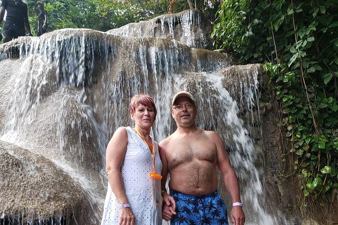 Konoko Falls & Bamboo Beach Transportation Only - A mini zoo and bird sanctuary in the same stop
