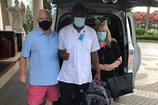 Montego Bay Airport Taxi To HEDONISM Negril - A cool drink and a first taste of Jamaica