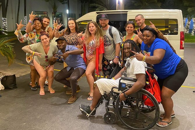 Montego Bay Airport Transfer to/from Resorts in Montego Bay - A Private Vehicle for Couples, Families, and Groups