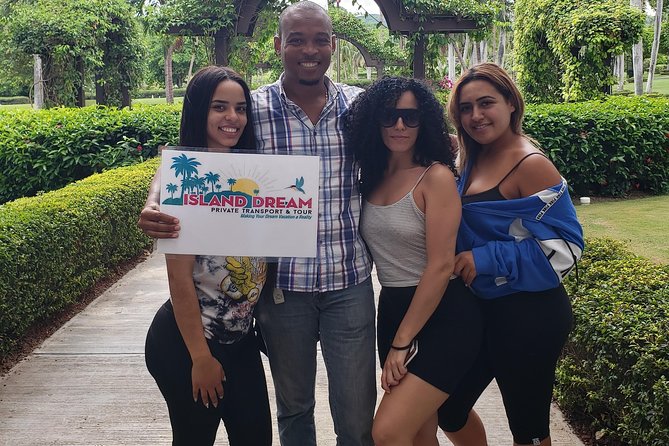 Montego Bay Airport Transfer to Hilton Rose Hall - What the airport pickup is like
