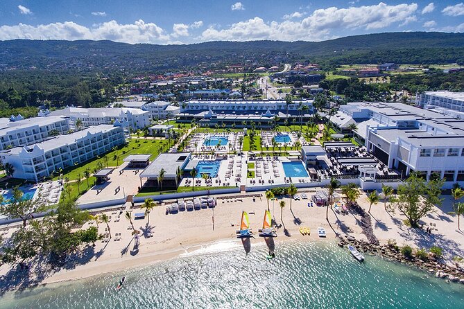 Montego Bay Airport Transfer to Montego Bay and Falmouth Hotels - Flight tracking takes pressure off your arrival