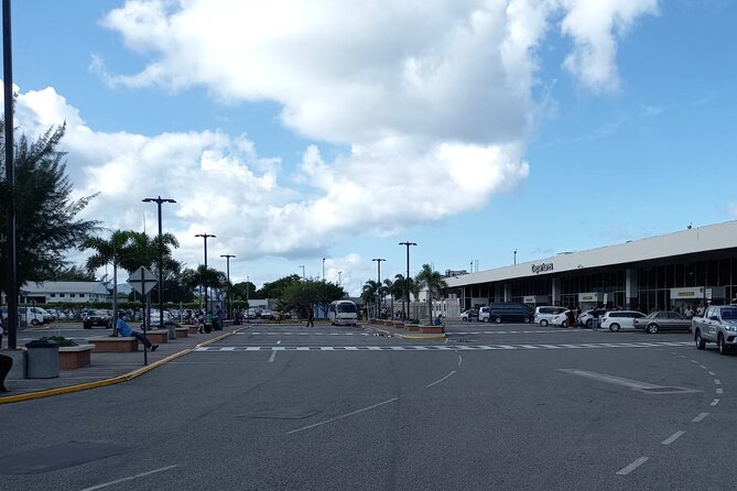 Montego Bay Airport Transfer to Ocho Rios and Runnaway Bay Hotels(Private) - Bottled water, Red Stripe, and a useful first break